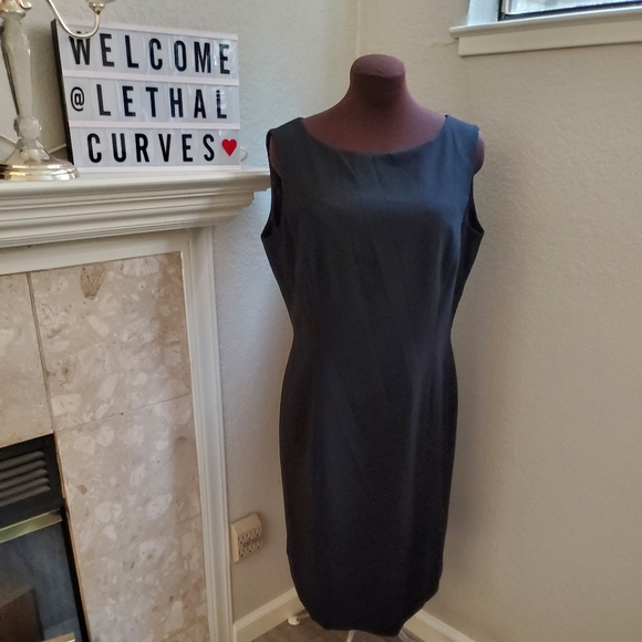 EUC TAHARI BLACK SHIFT DRESS SIZE 12 - Picture 1 of 5